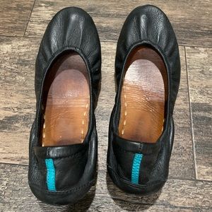 Size 9 matte black Tieks